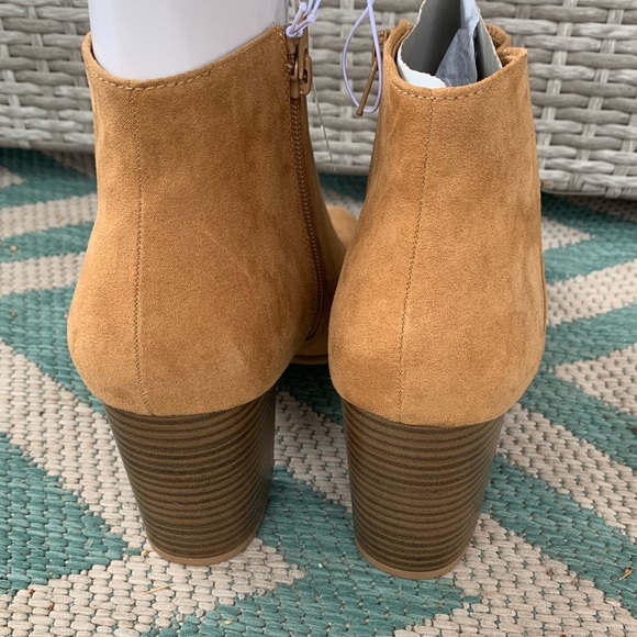 NWT Faux Suede Block Heel Booties size 10 - Picture 3 of 8